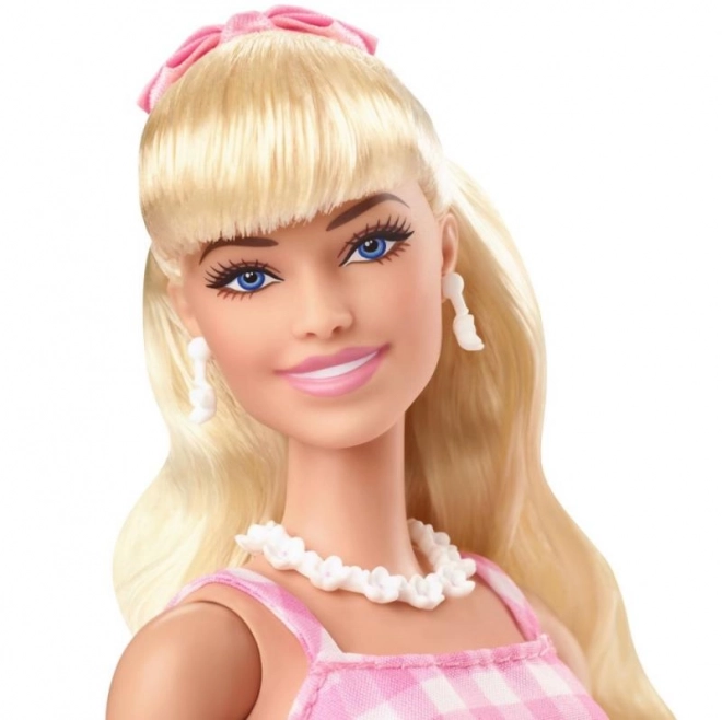 Filmdukke Barbie Margot Robbie som Barbie i lyserød kjole