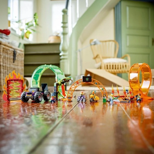 Monstertruck og 7 minifigurer til et stort show