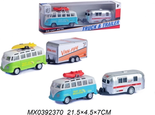 Minibus med påhængsvogn