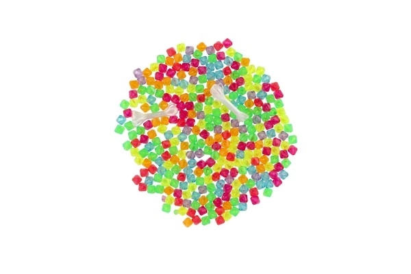 Perler med snor plastik mix farver i plastikbøtte 3,5x12,5 cm