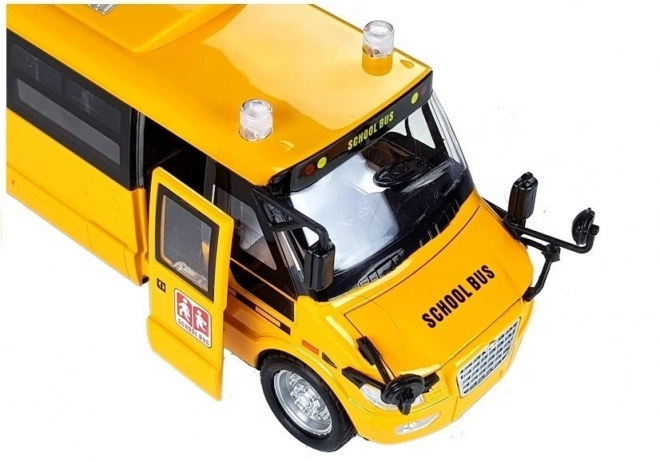 Metal skolebus med træk op motor