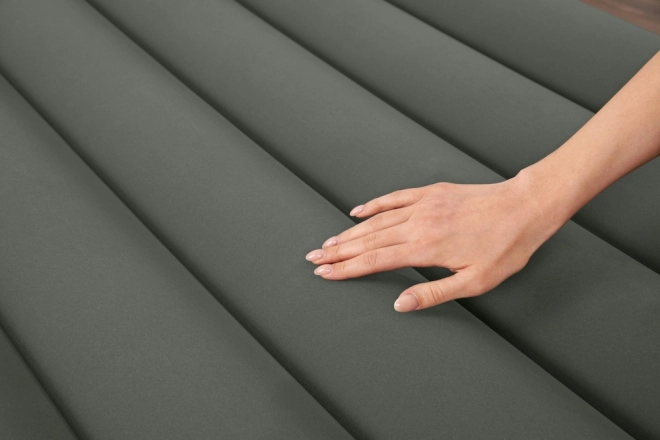 Oppustelig madras med oppustningspumpe 203 x 152 x 30 cm Bestway 67930