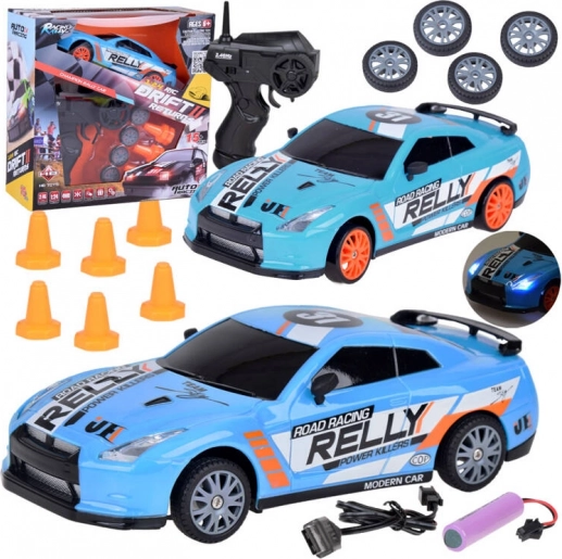 RC driftebil med fjernbetjening 1:24 med kegler og ekstra hjul
