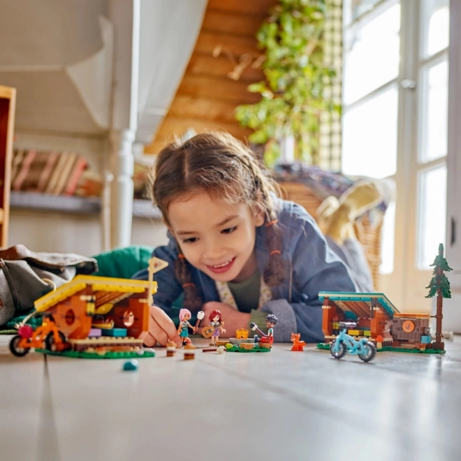 LEGO Friends 42624 Hyggelige hytter på eventyrlejr