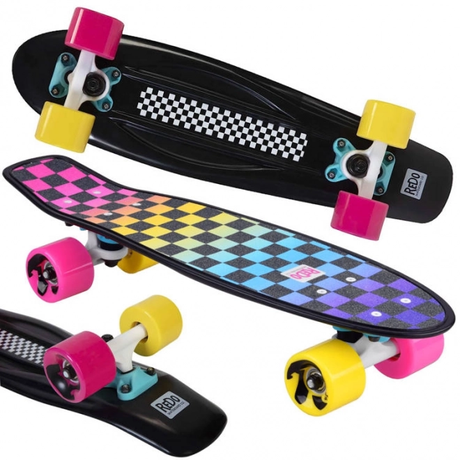 Farverig retro pennyboard med skakternet mønster