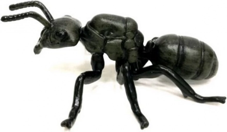 Figur af blanksort myre