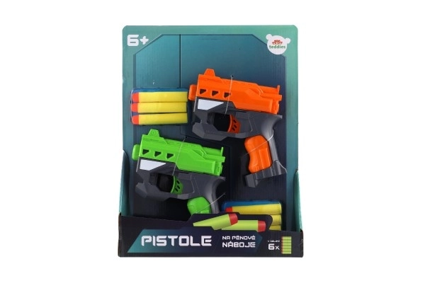 Pistoler 2 stk 12 cm plast til skumammunition + 6 stk ammunition på kort