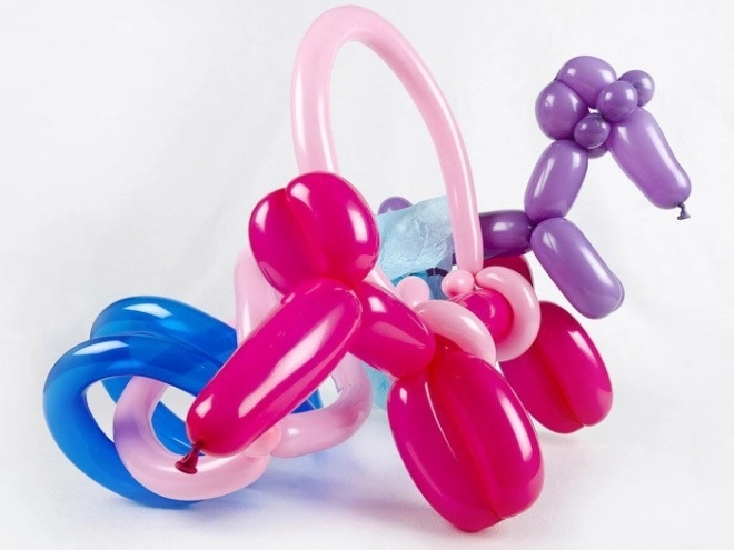 Farverige balloner til modellering med pumpe