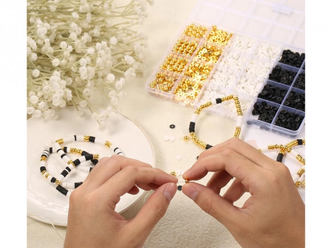 Sæt perler til at lave venskabsarmbånd i guld, sort og hvid farve