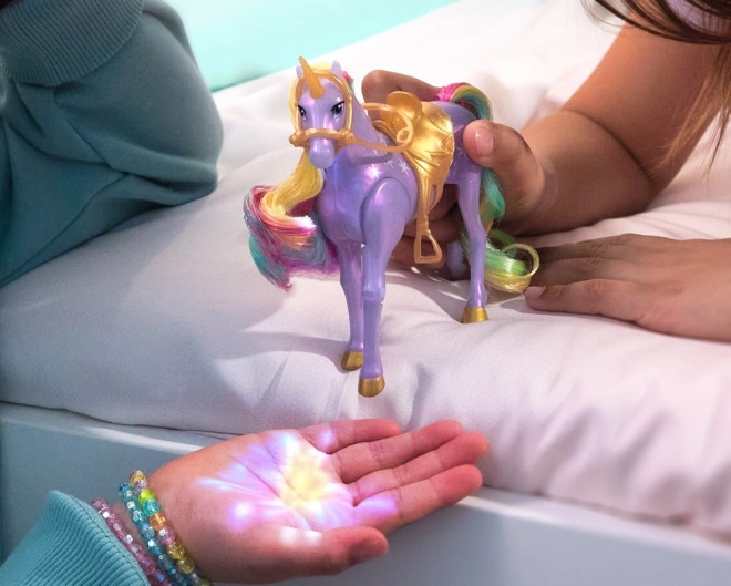 Sophia og Wildstar fra Enhjørningeakademiet med magisk lys