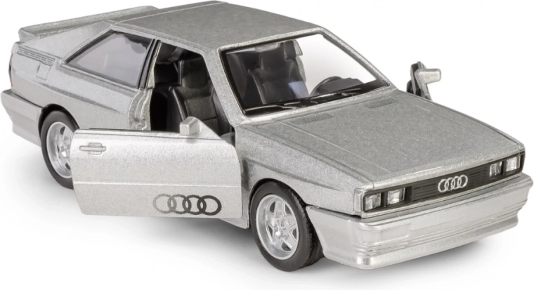 Åbnelige døre og detaljeret interiør