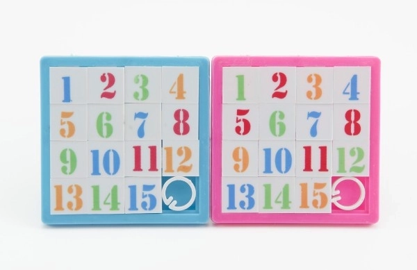 Flytte-puslespil tal plast 8x8cm assorteret 4 farver i pose