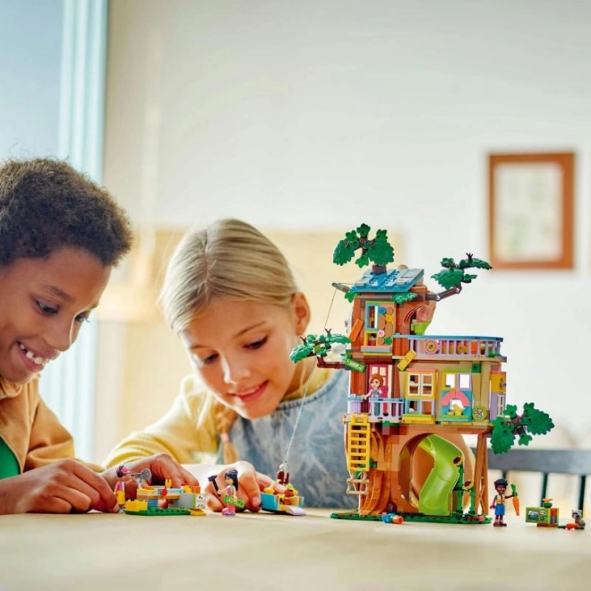 Vennernes LEGO Træhus
