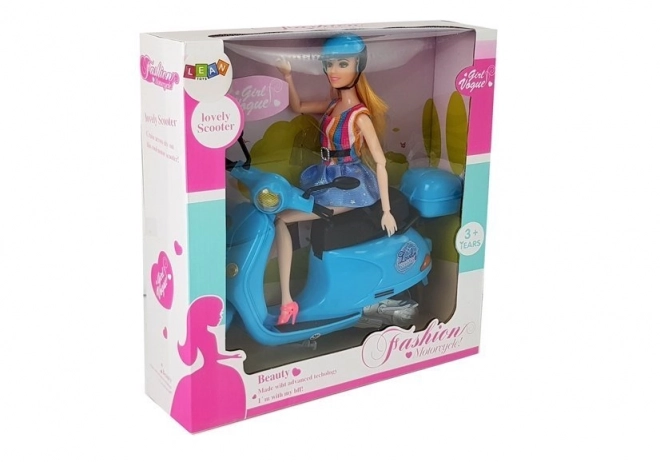 Dukke på pink scooter med hjelm, langt hår