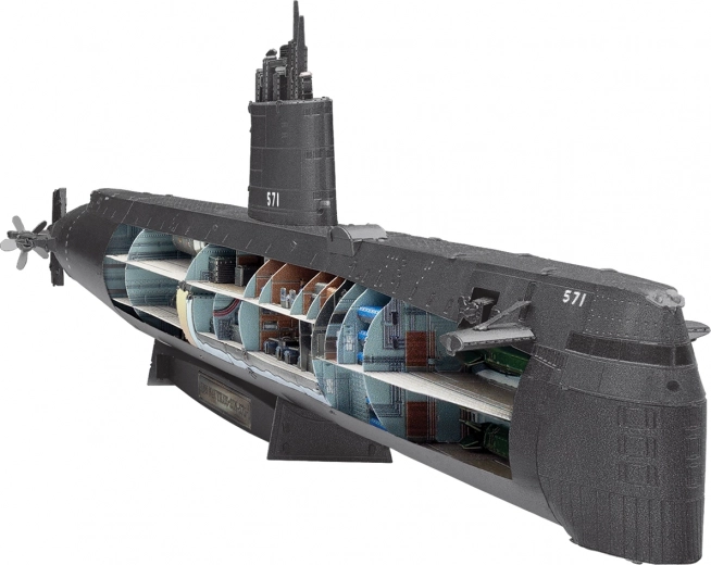Autentisk snit gennem interiør og realistisk skrog