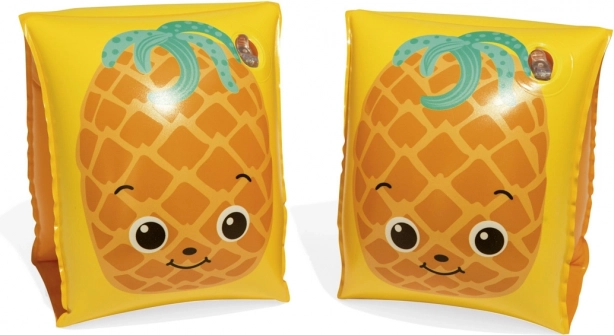 Glad ananas, der begejstrer børn