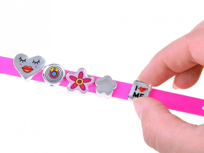 Kreativt sæt til armbånd med bogstaver