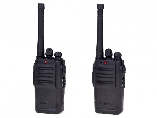 Sæt af militærudstyr med hjelm, kikkert og walkie-talkie