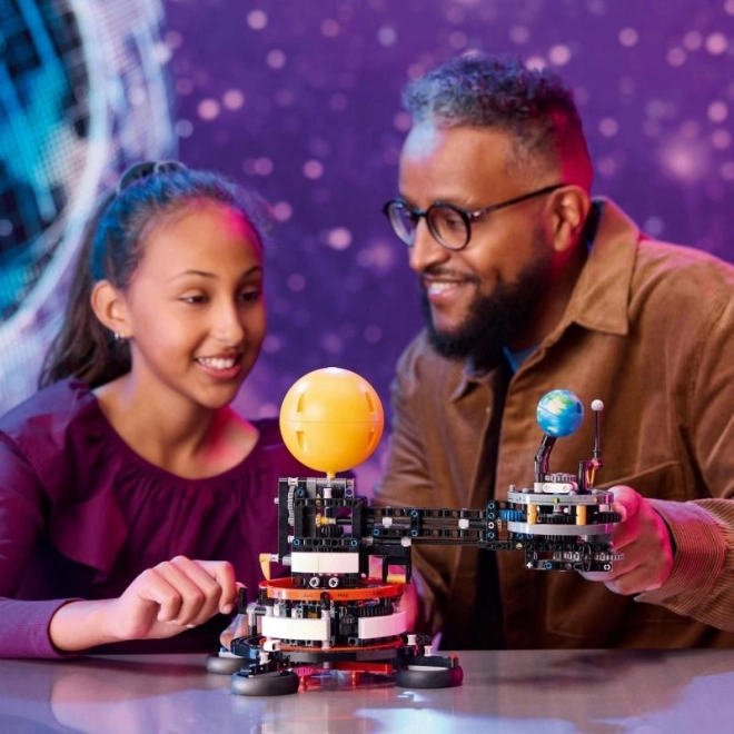 LEGO® Technic 42179 Jordens planet og Månen i kredsløb