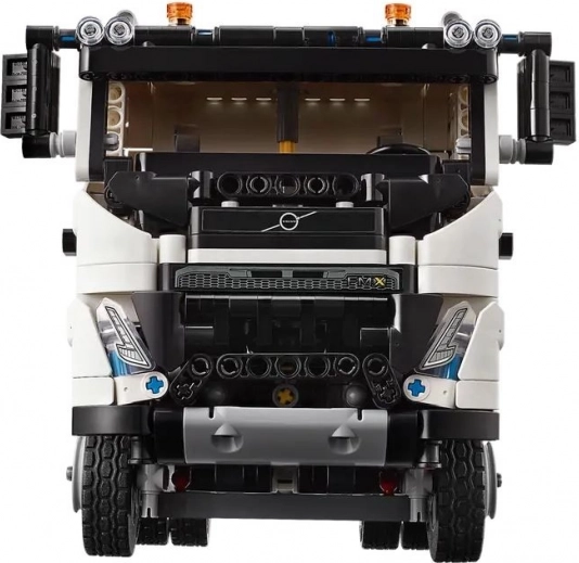 Autentisk VOLVO FMX med funktionelt førerhus og motor