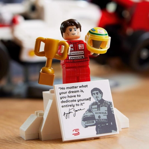 Ayrton Senna-minifigur med podie-sokkel