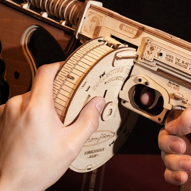 RoboTime 3D Træ Mekanisk Puslespil Tommygun