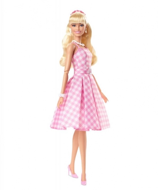 Filmdukke Barbie Margot Robbie som Barbie i lyserød kjole