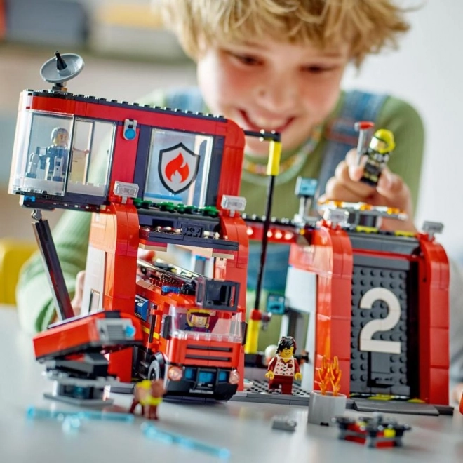 LEGO® City 60414 Brandstation med brandbil