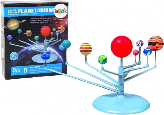 Kreativt planetarium – model af solsystemet til samling og maling