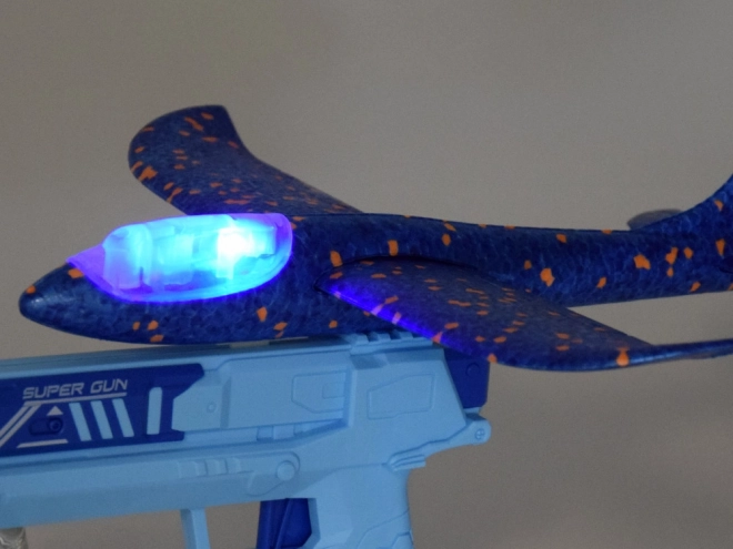 Skumfly med LED lys affyret fra pistol