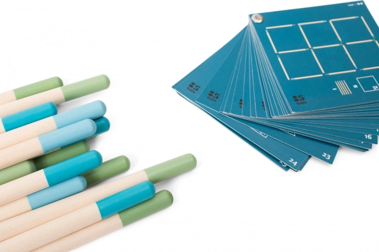 Farvede træpinde til at skabe former