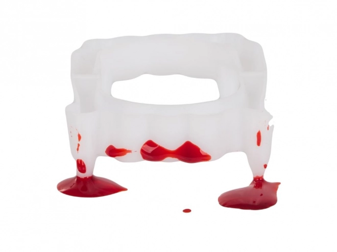 Sæt falske tænder og blod til Halloween