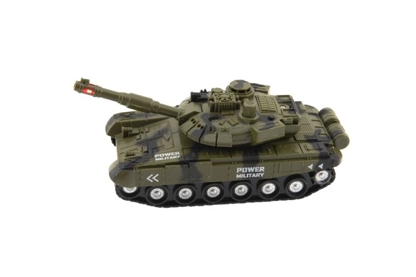 Tank plast 20cm på svinghjul på batterier med lys og lyd i kassen 24x16x11cm