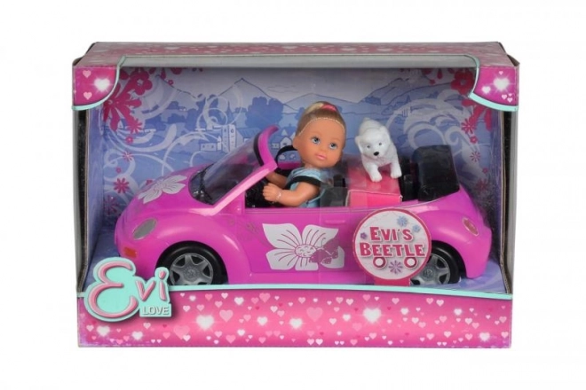 Dukke Evička med bilen New Beetle