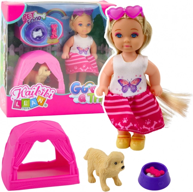 Mini-dukke med hund, telt og tilbehør