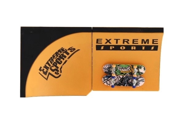 Finger skateboard skruelig 2stk plast 10cm med rampe med tilbehør 2 farver i æske 35x9x18cm