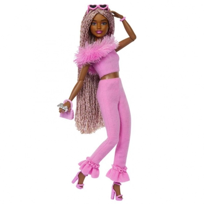 Barbie model i buksedragt