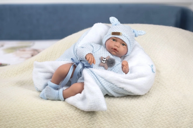 Realistisk babydukke Hugo med lyd og blødt stofkrop - 38 cm