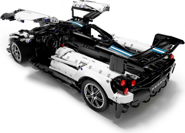 Samlermodel af Pagani Huayra fra Rastar 1:8