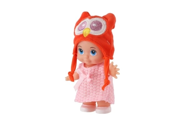 Dukke/baby med hue plastik fast krop 15cm 4 slags i æske 9x16x6cm