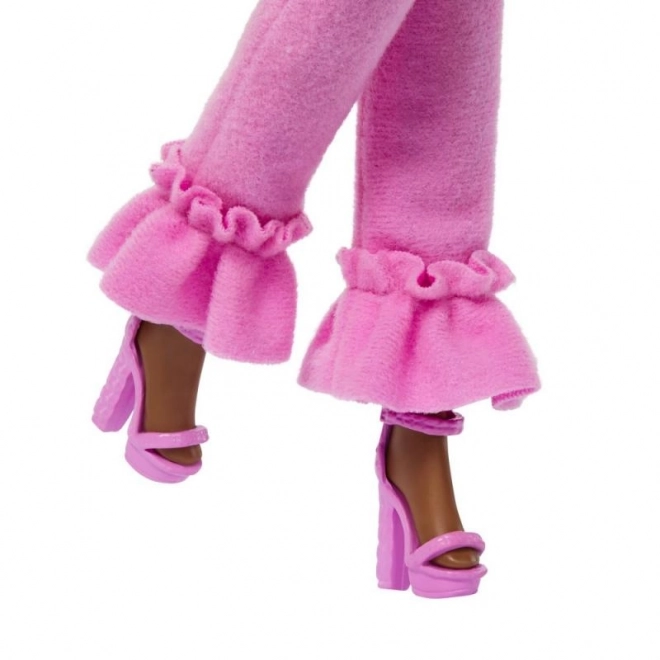 Barbie model i buksedragt