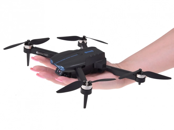 Sammenklappelig drone med kamera