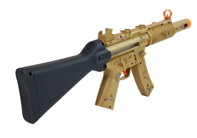Sæt af militære våben To pistoler Høretelefoner Fløjte