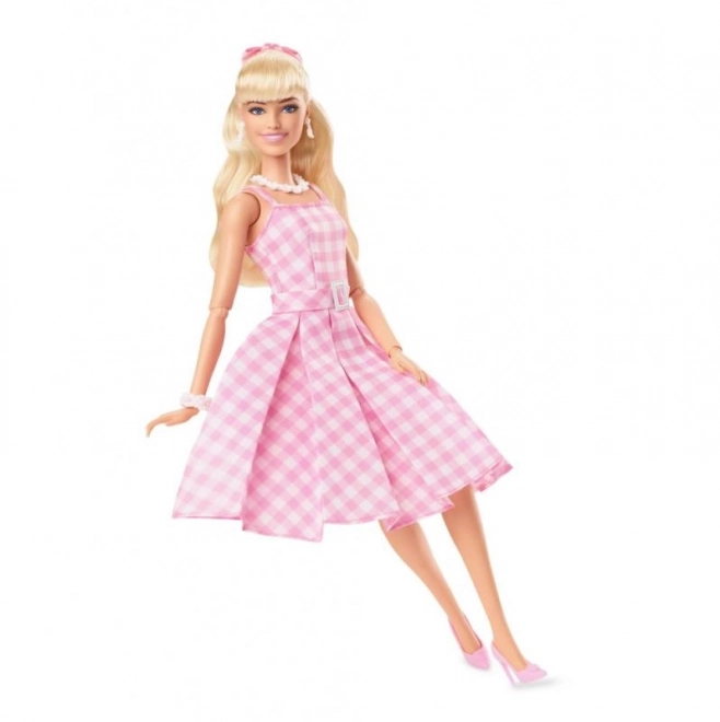 Filmdukke Barbie Margot Robbie som Barbie i lyserød kjole