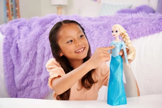Syngende dukke Elsa fra filmen Frost