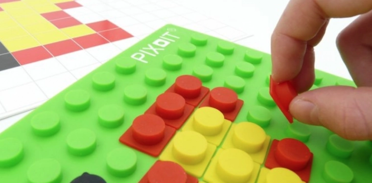 Skabelse som i pixels: klare farver og solid base