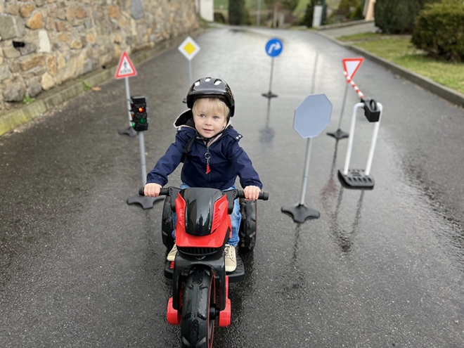 Realistisk leg med løbecykler og motorcykler