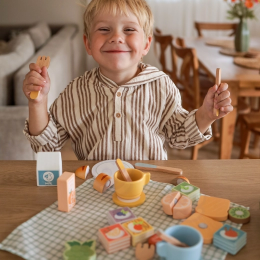 Kreativ leg med madlavning og servering