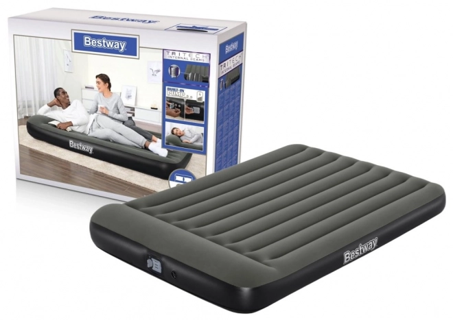 Oppustelig madras med oppustningspumpe 203 x 152 x 30 cm Bestway 67930