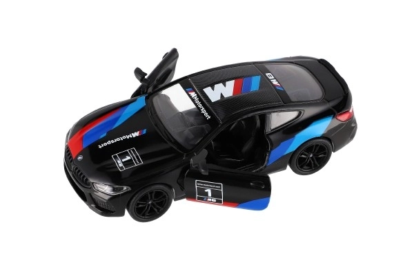Auto Kinsmart BMW M8 Competition Coupé 1:38 metal/plast 12,5cm 4 farver med træk til tilbagegående 12 stk i kassen